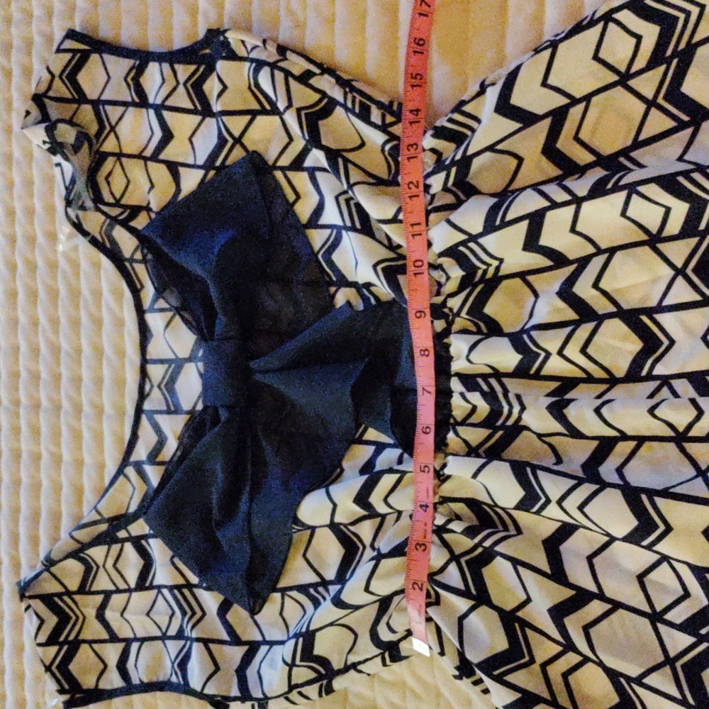 Charlotte Russe large romper - Picture 4 of 8